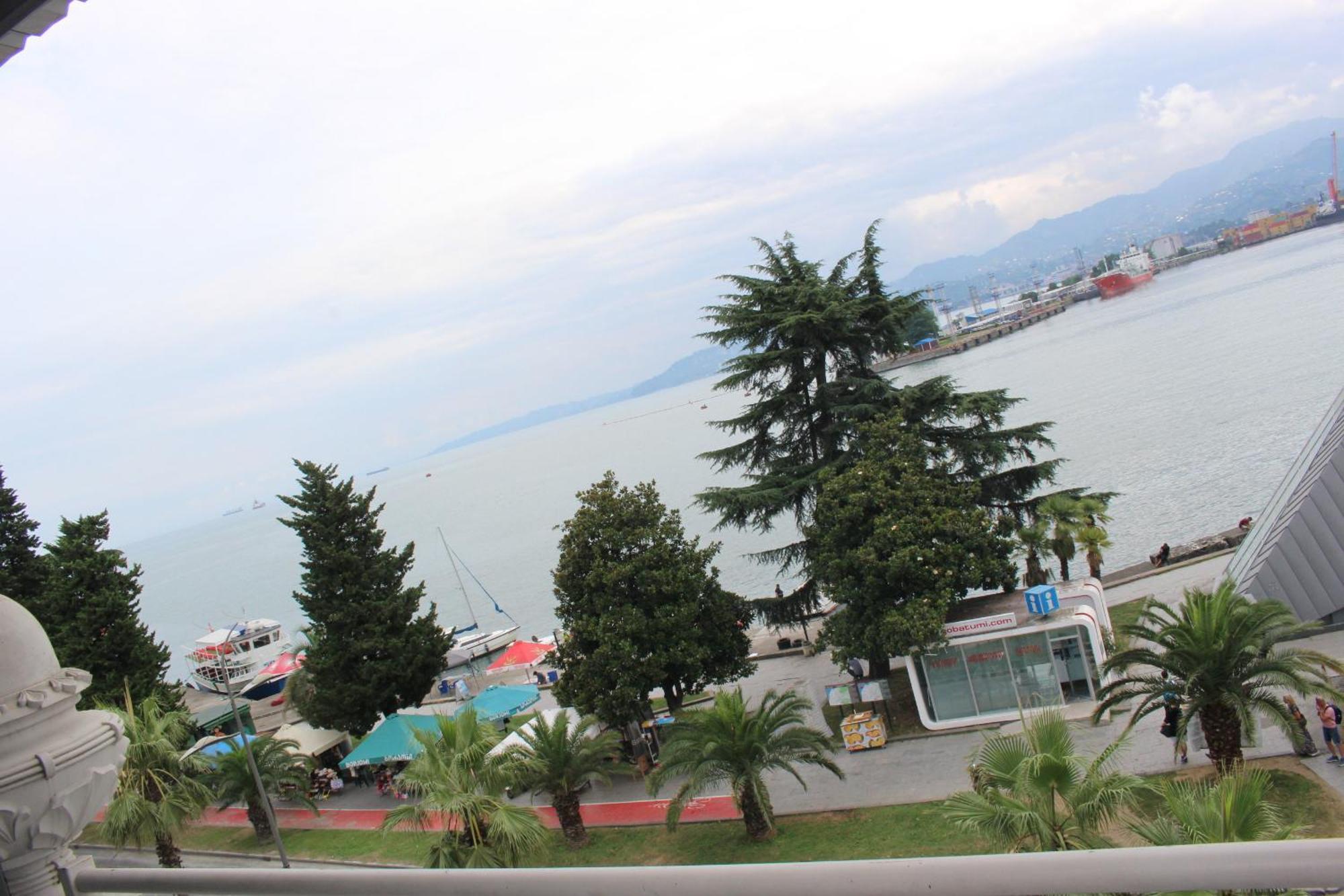 Boutique Hotel 32 Batumi Luaran gambar