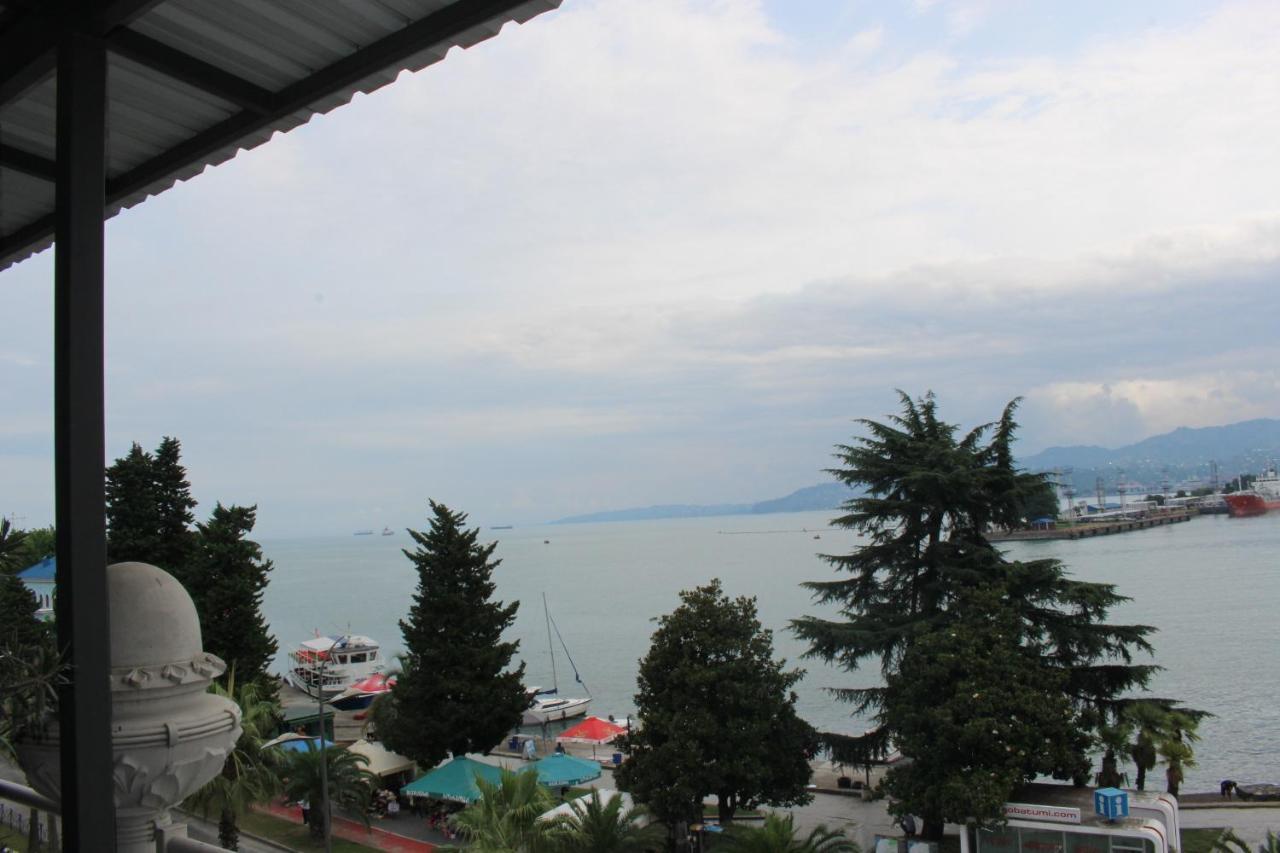 Boutique Hotel 32 Batumi Luaran gambar