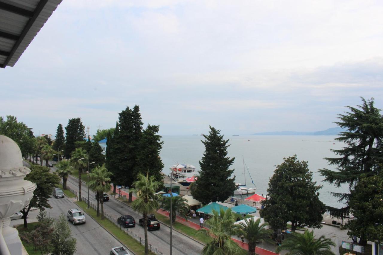 Boutique Hotel 32 Batumi Luaran gambar
