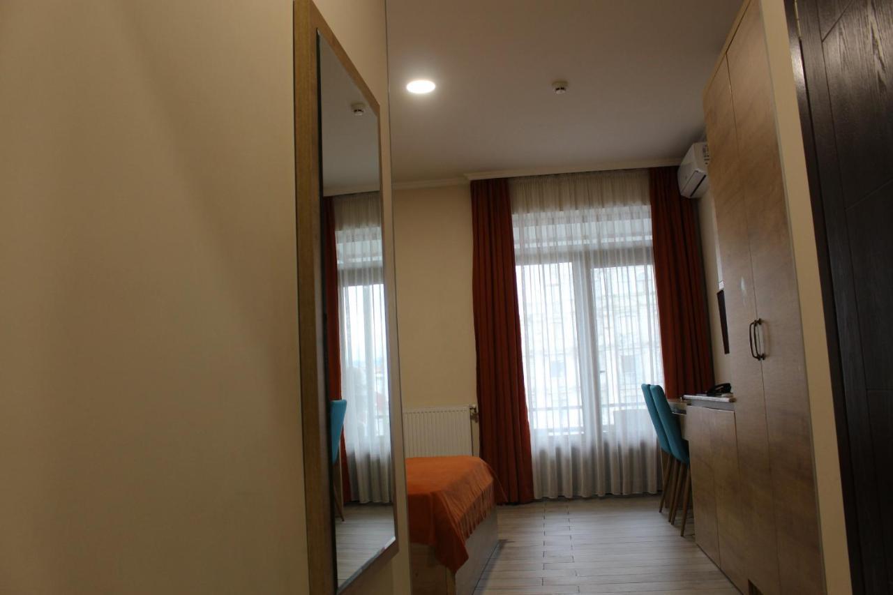 Boutique Hotel 32 Batumi Luaran gambar