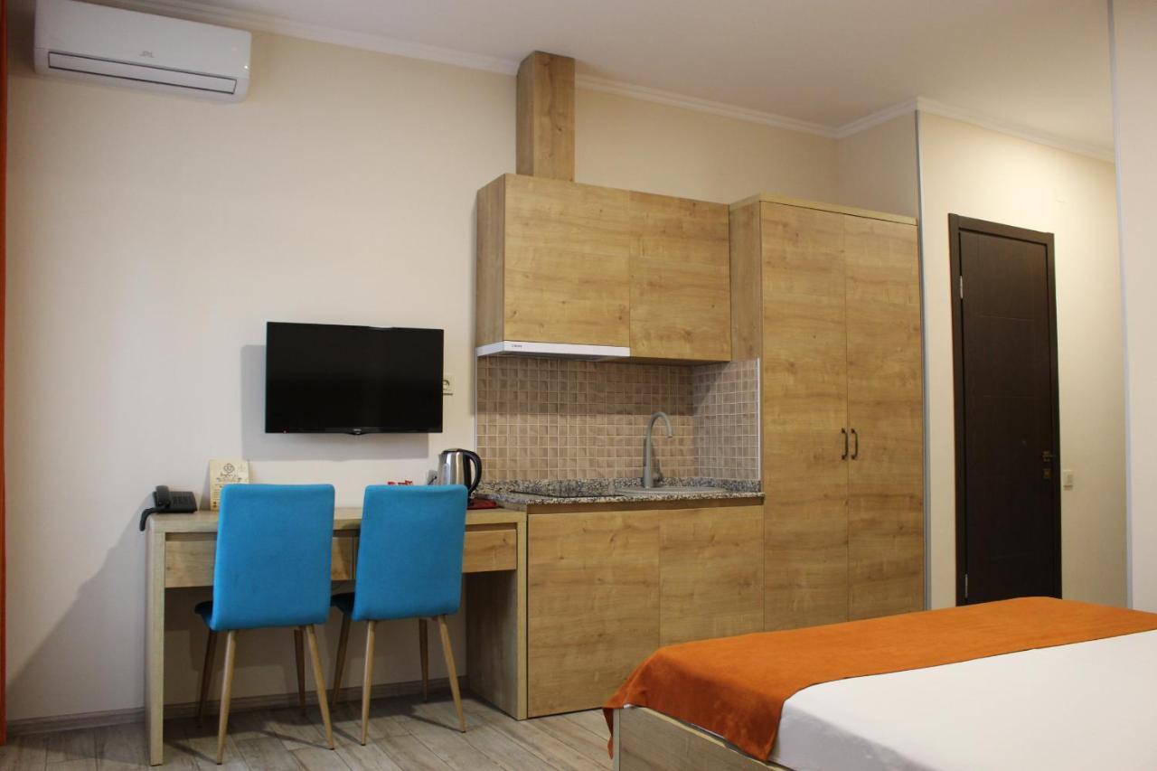 Boutique Hotel 32 Batumi Luaran gambar
